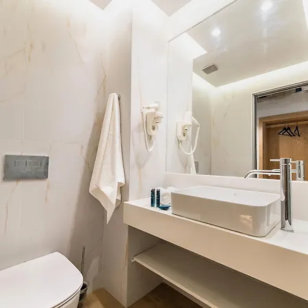 Acandia Hotel 4*