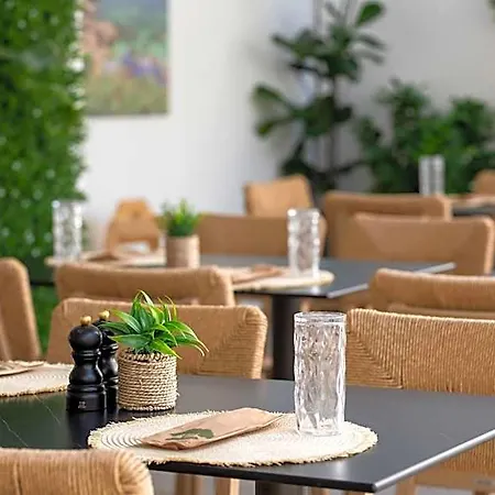 Acandia Hotel 4*